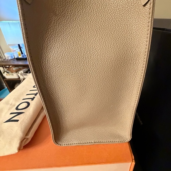 Louis Vuitton Taupe Tote with Light Pink Monogram - Picture 4 of 6